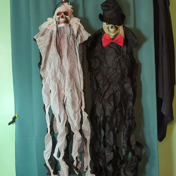 Ghost Couple. New. 2 Count Halloween Decorβ Bride&Groom - Picture 1 of 4